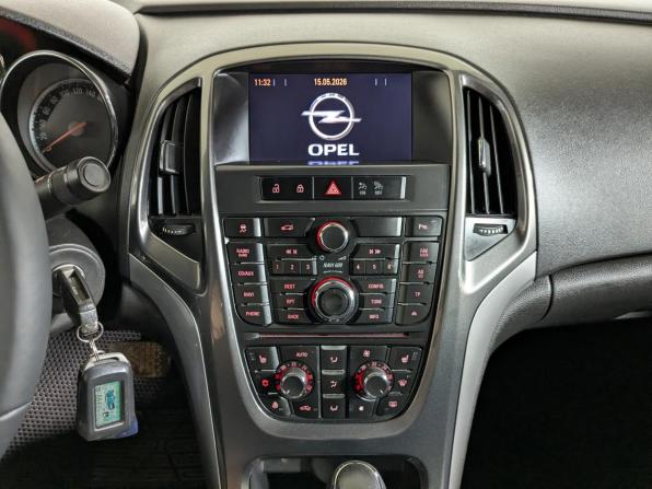 Opel Astra J Рестайлинг с пробегом 2013 года, цена 759 900 рублей, 174000 км, седан, Автокод Объявления