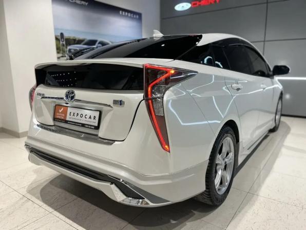 Toyota Prius IV (XW50) с пробегом 2016 года, цена 1 375 000 рублей, 201000 км, лифтбек, Автокод Объявления