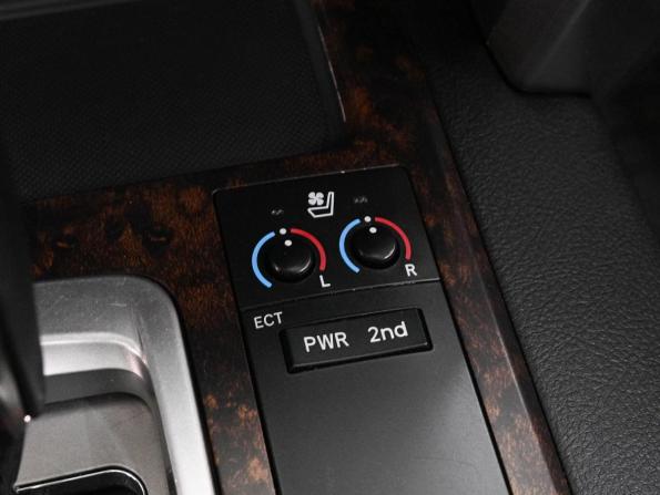 Toyota Land Cruiser 200 Series Рестайлинг 1 с пробегом 2015 года, цена 4 349 000 рублей, 178173 км, внедорожник, Автокод Объявления