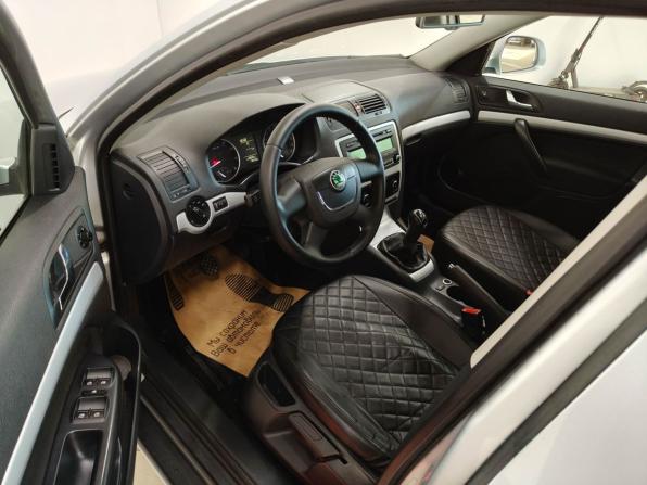 Skoda Octavia II (A5) Рестайлинг с пробегом 2011 года, цена 650 000 рублей, 177621 км, лифтбек, Автокод Объявления