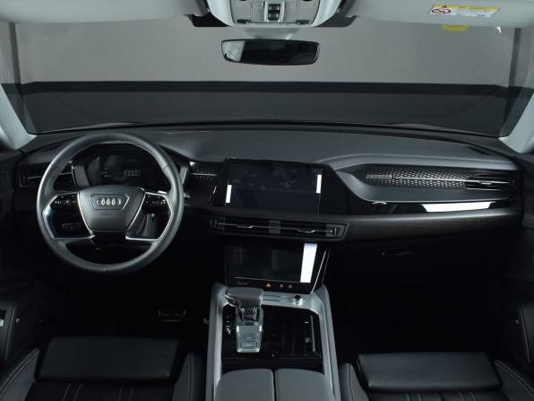 Audi Q6 с пробегом 2026 года, цена 6 606 995 рублей, 34 км, внедорожник, Автокод Объявления