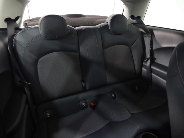 Mini Hatch III (F55/F56) Рестайлинг с пробегом 2018 года, цена 2 129 000 рублей, 60000 км, хэтчбек, Автокод Объявления