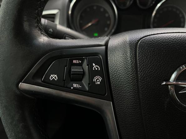 Opel Astra J Рестайлинг с пробегом 2012 года, цена 879 900 рублей, 163242 км, седан, Автокод Объявления