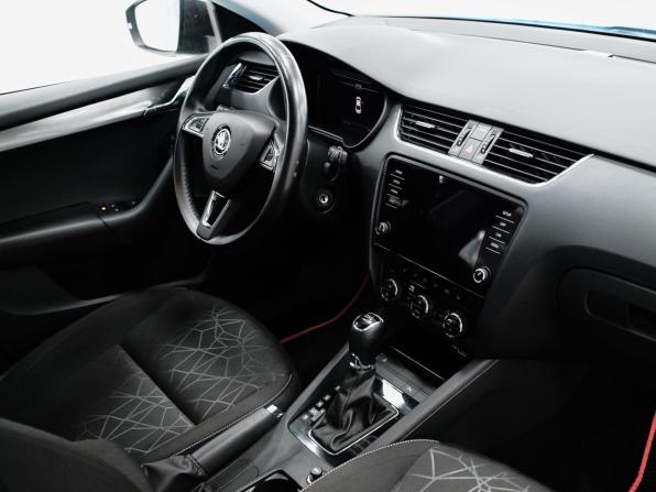 Skoda Octavia III (A7) Рестайлинг с пробегом 2019 года, цена 2 135 000 рублей, 119951 км, лифтбек, Автокод Объявления