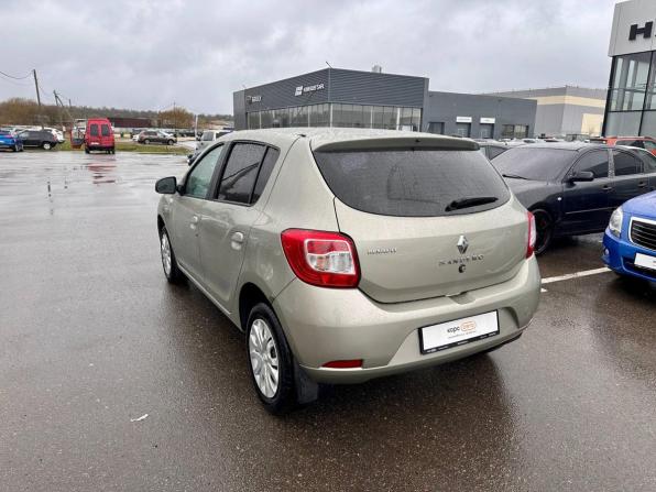 Renault Sandero II с пробегом 2015 года, цена 654 000 рублей, 165008 км, хэтчбек, Автокод Объявления