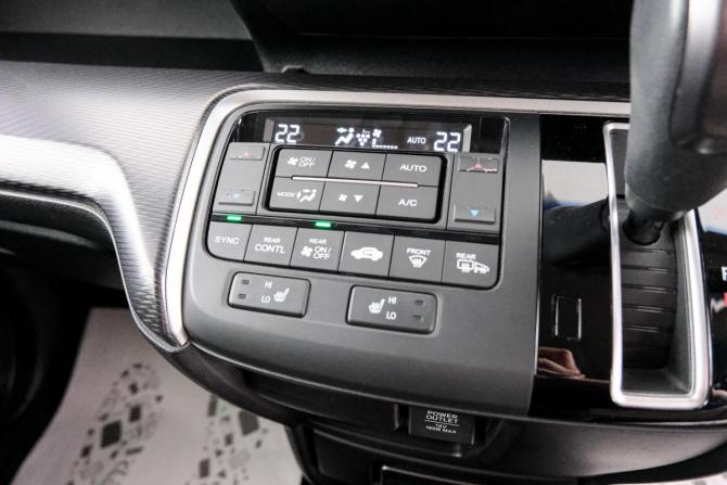 Honda Stepwgn V Рестайлинг с пробегом 2019 года, цена 2 299 000 рублей, 93000 км, минивэн, Автокод Объявления