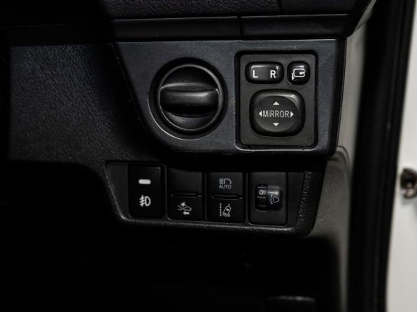 Toyota Corolla XI (E160 E170) Рестайлинг 2 с пробегом 2017 года, цена 1 135 000 рублей, 117700 км, седан, Автокод Объявления