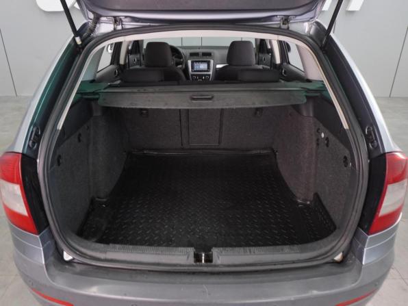 Skoda Octavia II (A5) Рестайлинг с пробегом 2012 года, цена 1 272 000 рублей, 303305 км, универсал, Автокод Объявления