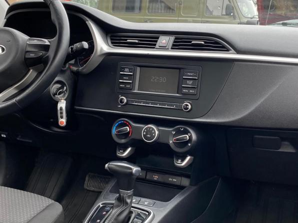 Kia Rio IV Рестайлинг с пробегом 2021 года, цена 979 000 рублей, 131420 км, седан, Автокод Объявления
