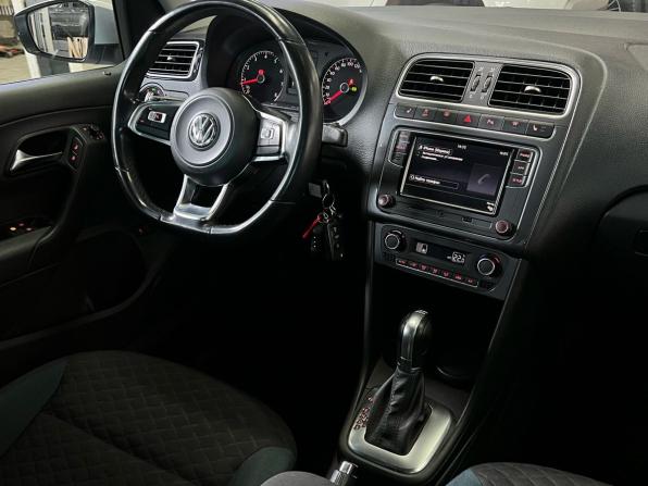 Volkswagen Polo V Рестайлинг с пробегом 2019 года, цена 1 570 000 рублей, 86100 км, седан, Автокод Объявления