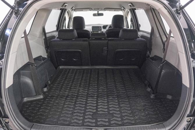 Toyota Wish II Рестайлинг с пробегом 2012 года, цена 1 259 000 рублей, 156000 км, минивэн, Автокод Объявления