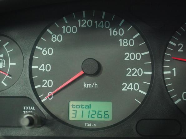 Toyota Avensis I Рестайлинг с пробегом 2001 года, цена 318 000 рублей, 311266 км, седан, Автокод Объявления