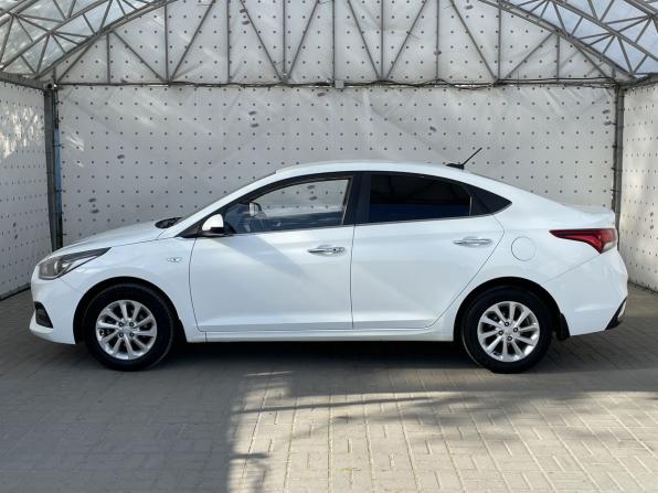 Hyundai Solaris II с пробегом 2018 года, цена 1 100 000 рублей, 186525 км, седан, Автокод Объявления
