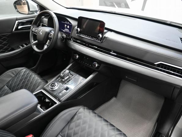 Mitsubishi Outlander IV с пробегом 2022 года, цена 4 249 900 рублей, 45125 км, внедорожник, Автокод Объявления