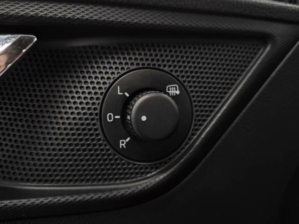 Skoda Rapid I с пробегом 2016 года, цена 999 000 рублей, 118746 км, лифтбек, Автокод Объявления