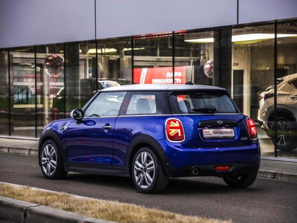 Mini Hatch III (F55/F56) Рестайлинг с пробегом 2018 года, цена 2 129 000 рублей, 60000 км, хэтчбек, Автокод Объявления