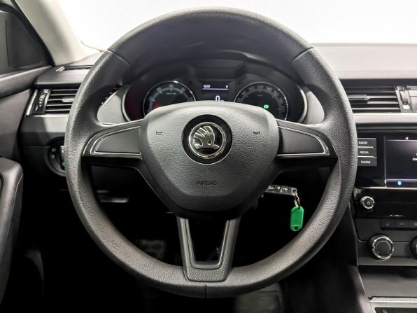 Skoda Octavia III (A7) Рестайлинг с пробегом 2019 года, цена 1 630 000 рублей, 117548 км, лифтбек, Автокод Объявления