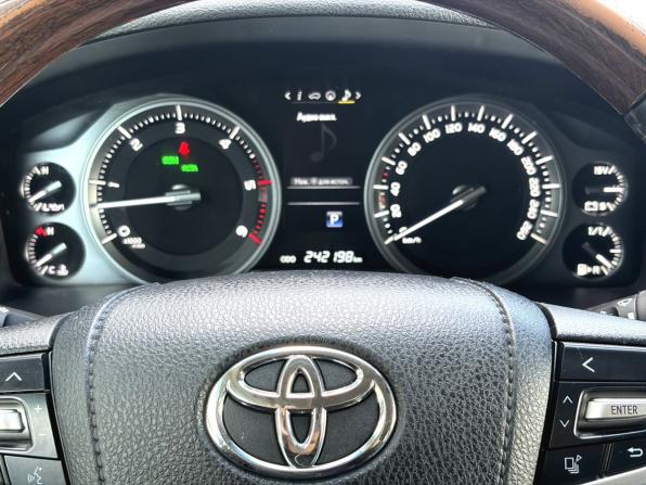 Toyota Land Cruiser 200 Series Рестайлинг 2 с пробегом 2018 года, цена 6 400 000 рублей, 242022 км, внедорожник, Автокод Объявления