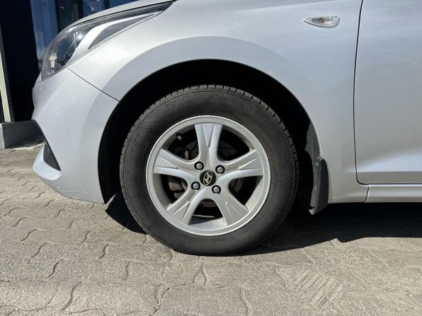 Hyundai Solaris II с пробегом 2018 года, цена 1 240 000 рублей, 136543 км, седан, Автокод Объявления
