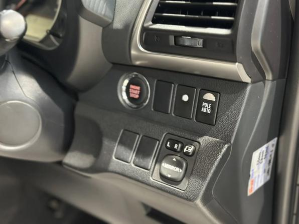 Toyota Ractis II с пробегом 2012 года, цена 950 000 рублей, 136000 км, хэтчбек, Автокод Объявления
