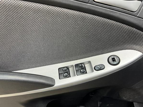 Hyundai Solaris I с пробегом 2012 года, цена 780 000 рублей, 235000 км, седан, Автокод Объявления