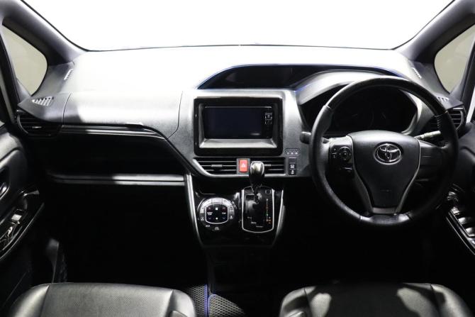 Toyota Esquire I Рестайлинг с пробегом 2018 года, цена 2 300 000 рублей, 63771 км, минивэн, Автокод Объявления