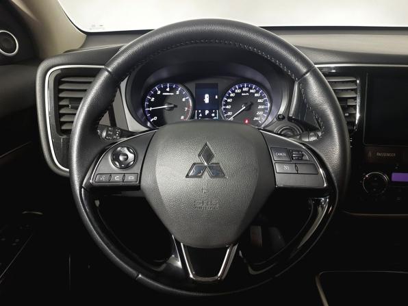 Mitsubishi Outlander III Рестайлинг 3 с пробегом 2022 года, цена 2 650 000 рублей, 11000 км, внедорожник, Автокод Объявления