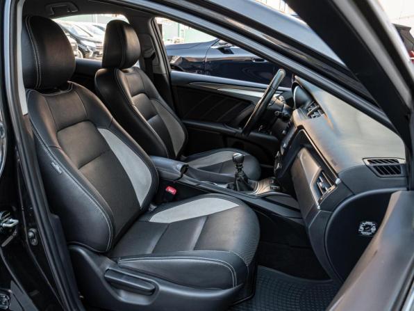 Toyota Avensis III Рестайлинг 2 с пробегом 2015 года, цена 1 595 000 рублей, 141080 км, седан, Автокод Объявления