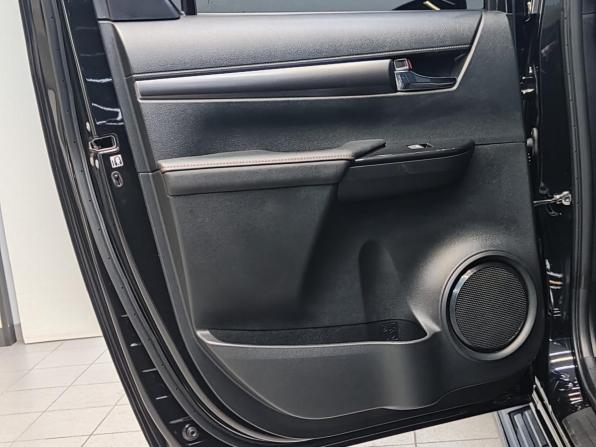 Toyota Hilux VIII Рестайлинг 2 с пробегом 2022 года, цена 5 695 000 рублей, 63000 км, пикап, Автокод Объявления