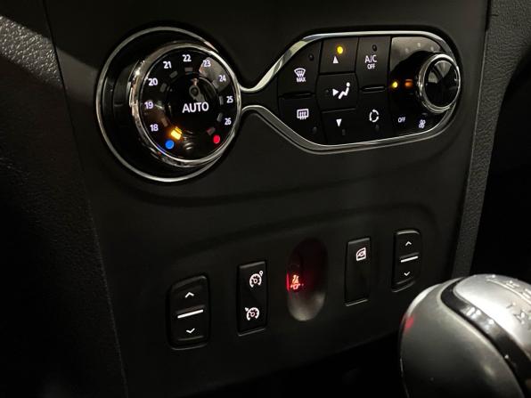 Renault Sandero II с пробегом 2017 года, цена 950 000 рублей, 98276 км, хэтчбек, Автокод Объявления