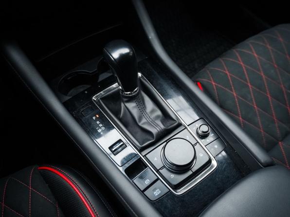 Mazda 3 IV (BP) с пробегом 2019 года, цена 1 699 000 рублей, 102978 км, хэтчбек, Автокод Объявления