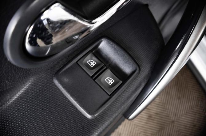 Renault Sandero II с пробегом 2015 года, цена 849 000 рублей, 92042 км, хэтчбек, Автокод Объявления