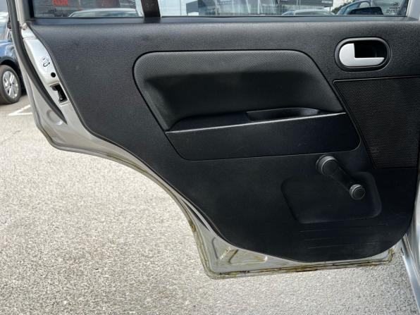 Ford Fusion I с пробегом 2004 года, цена 375 000 рублей, 324109 км, хэтчбек, Автокод Объявления