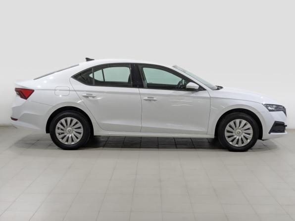 Skoda Octavia IV (A8) с пробегом 2021 года, цена 2 425 000 рублей, 76127 км, лифтбек, Автокод Объявления