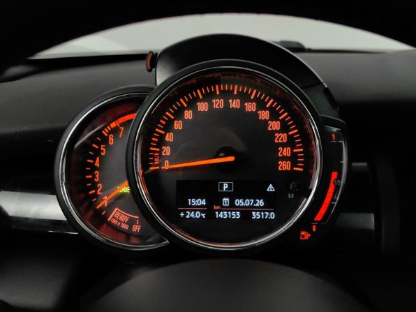 Mini Hatch III (F55/F56) Рестайлинг с пробегом 2019 года, цена 1 698 000 рублей, 143151 км, хэтчбек, Автокод Объявления