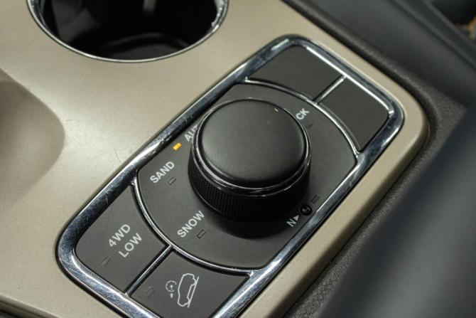 Jeep Grand Cherokee IV (WK2) Рестайлинг с пробегом 2013 года, цена 2 100 000 рублей, 187630 км, внедорожник, Автокод Объявления