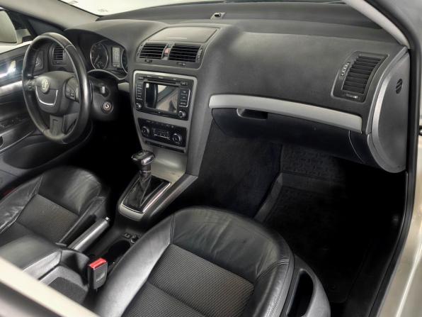 Skoda Octavia II (A5) Рестайлинг с пробегом 2012 года, цена 695 000 рублей, 317875 км, лифтбек, Автокод Объявления