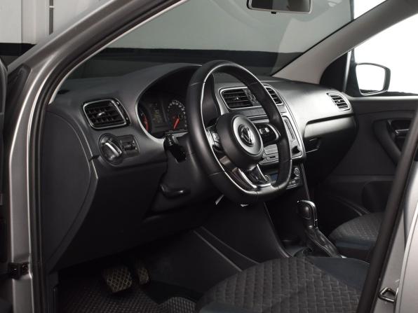 Volkswagen Polo V Рестайлинг с пробегом 2020 года, цена 1 599 995 рублей, 72698 км, седан, Автокод Объявления
