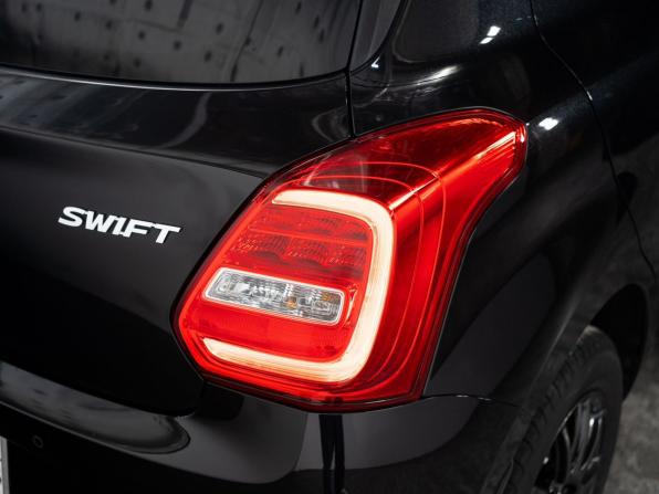 Suzuki Swift V с пробегом 2021 года, цена 1 085 500 рублей, 49743 км, хэтчбек, Автокод Объявления