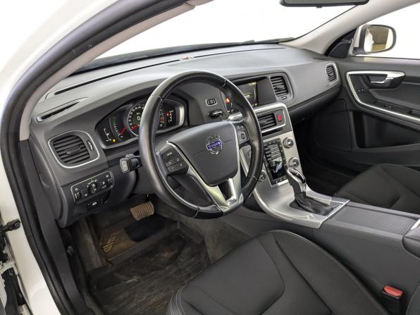 Volvo S60 II Рестайлинг с пробегом 2017 года, цена 2 100 000 рублей, 61101 км, седан, Автокод Объявления