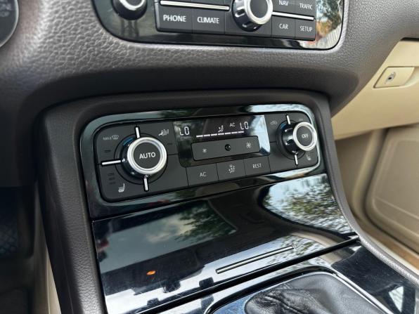 Volkswagen Touareg I Рестайлинг с пробегом 2010 года, цена 1 680 000 рублей, 256418 км, внедорожник, Автокод Объявления