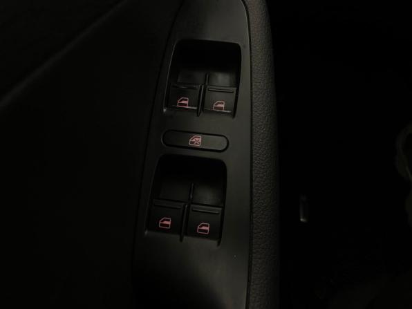 Volkswagen Jetta VI Рестайлинг с пробегом 2015 года, цена 920 000 рублей, 266427 км, седан, Автокод Объявления