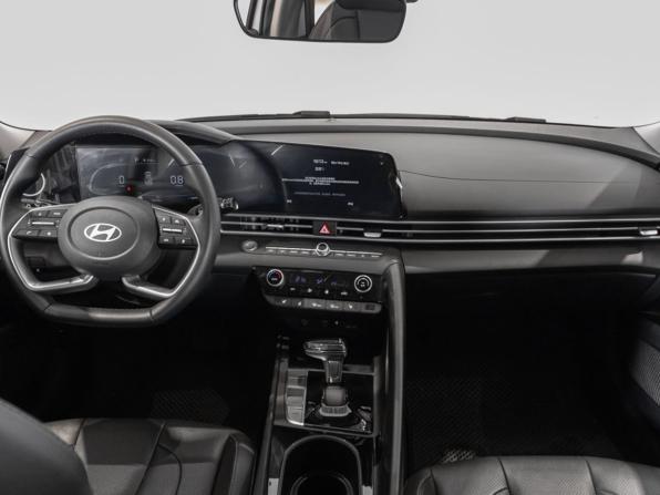 Hyundai Elantra VII (CN7) Рестайлинг с пробегом 2024 года, цена 2 318 200 рублей, 10582 км, седан, Автокод Объявления