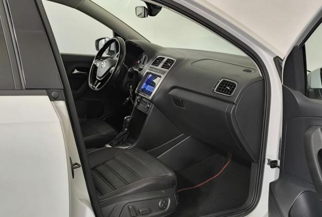 Volkswagen Polo V Рестайлинг с пробегом 2017 года, цена 1 285 000 рублей, 156431 км, седан, Автокод Объявления