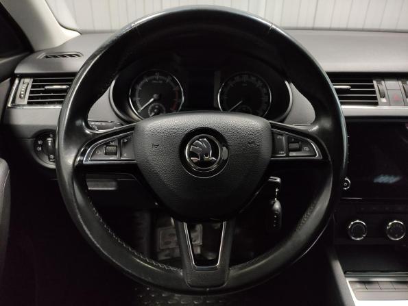 Skoda Octavia III (A7) Рестайлинг с пробегом 2019 года, цена 1 590 000 рублей, 151603 км, лифтбек, Автокод Объявления