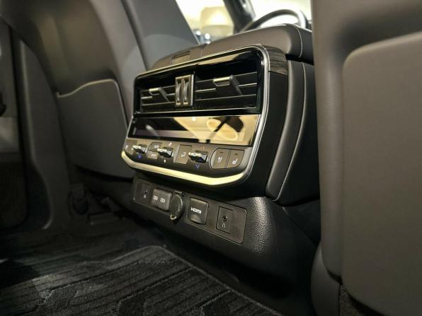 Toyota Land Cruiser 300 Series с пробегом 2026 года, цена 13 900 000 рублей, 16 км, внедорожник, Автокод Объявления