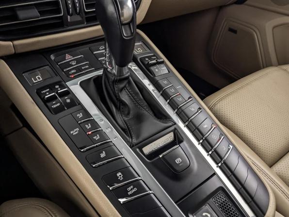 Porsche Macan I Рестайлинг с пробегом 2019 года, цена 4 300 000 рублей, 97065 км, внедорожник, Автокод Объявления