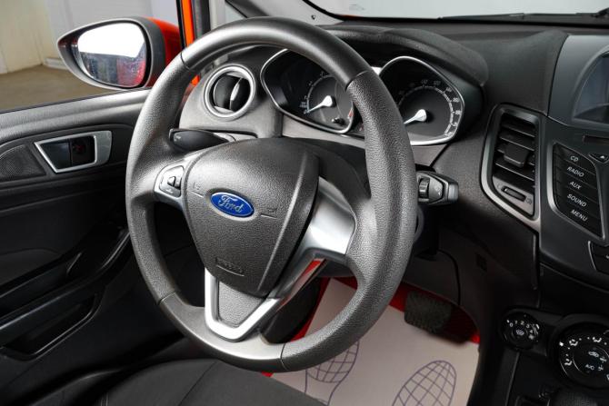 Ford Fiesta Mk6 Рестайлинг с пробегом 2015 года, цена 819 000 рублей, 166000 км, седан, Автокод Объявления