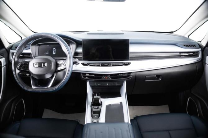 Geely Jiaji I Рестайлинг с пробегом 2024 года, цена 2 559 000 рублей, 52365 км, минивэн, Автокод Объявления