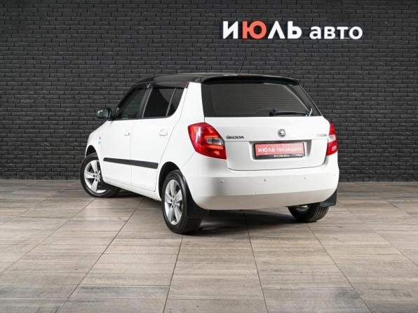 Skoda Fabia II Рестайлинг с пробегом 2013 года, цена 900 000 рублей, 153465 км, хэтчбек, Автокод Объявления